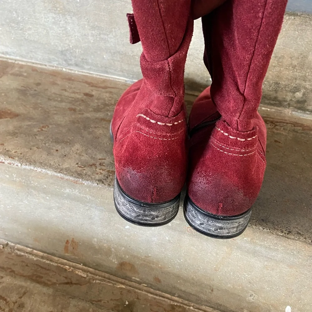 Earth Women's Burgundy Suede Ankle Boots - Picture 3 of 8